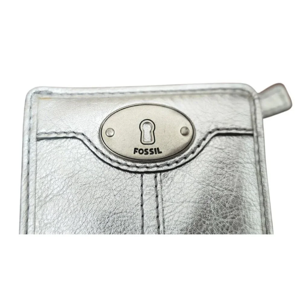 Fossil Silver Metallic Leather Bifold Wallet Keyhole Logo Zip Coin Pocket Card